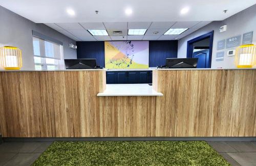 California Hotel | Spark by Hilton California Lexington Park