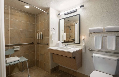 Gulf Gate Estates Hotel | Spark by Hilton Sarasota Siesta Key Gateway