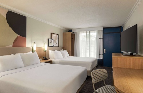 Gulf Gate Estates Hotel | Spark by Hilton Sarasota Siesta Key Gateway