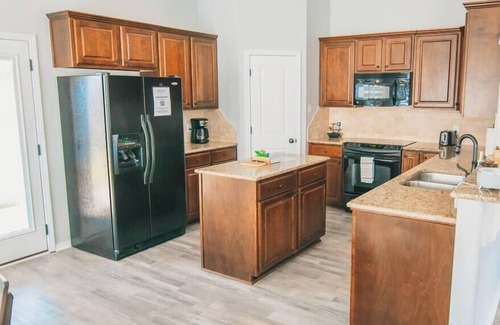 Lubbock House | Spark Getaways: The Golden Lotus Spa, Sauna, EV Charging