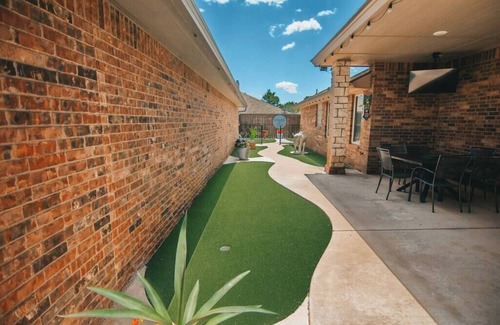 Lubbock House | Spark Getaways: The Mulligan Spa and Golf