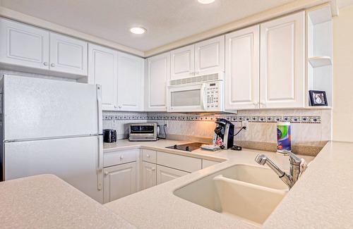 Ortona Park House | Sparkling ocean-view suite with gym & high-speed WiFi