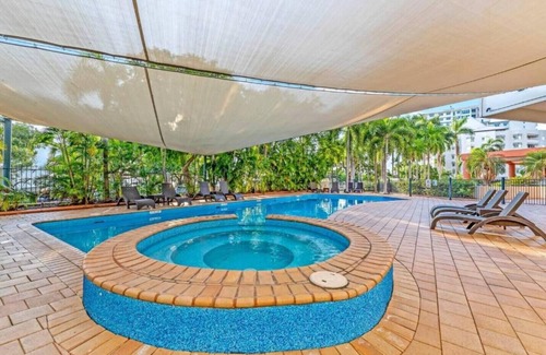 Darwin City Centre Apartment | Sparkling Seaviews Resort style King Pad w Pool