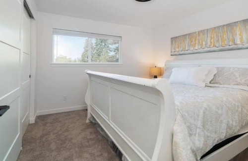 Picnic Point-North Lynnwood House | Sparkling Villa: Cheerful spacious house