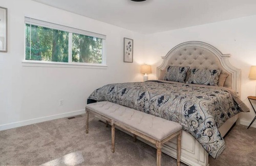 Picnic Point-North Lynnwood House | Sparkling Villa: Cheerful spacious house