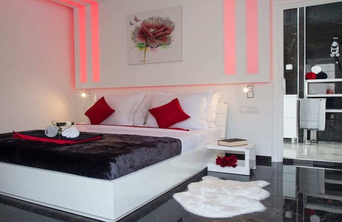 Prijevor Villa | Sparkling Waters Villa near The Old Town