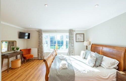 Newton Stewart Apartment | Sparrowhawk Cottage with Hot Tub