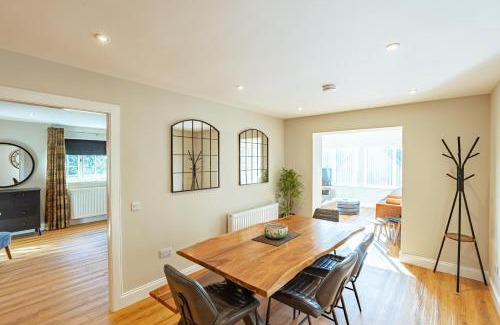 Newton Stewart Apartment | Sparrowhawk Cottage with Hot Tub