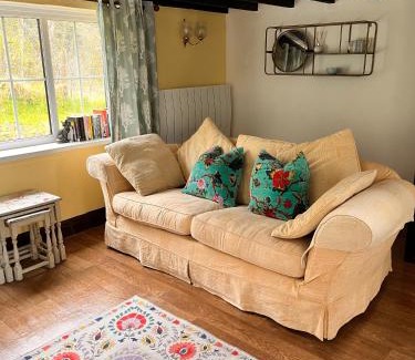 Amroth House | Sparrows Nest Holiday Cottage