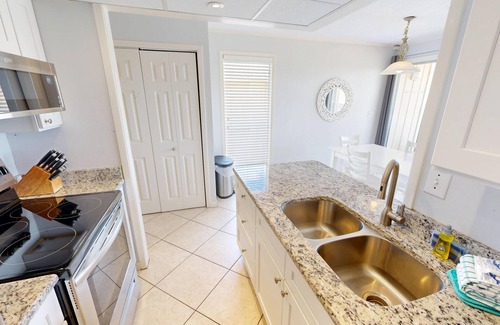 Destin Condo | SPC 2013 is a Pet Friendly Upstairs 1 BR with Seasonal Beach Setup