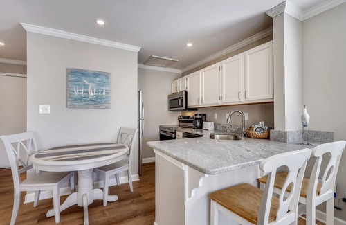 Destin Condo | SPC8208 - Stunning Renovated Studio - Sleeps 4