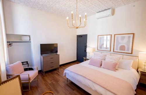 Nevada City Hotel | Speakeasy King Room (Rm 8)
