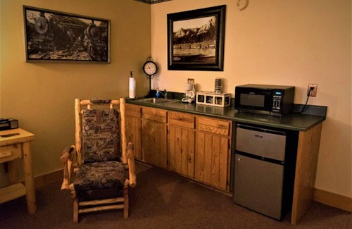 Savoy Hotel | Spearfish Canyon Lodge