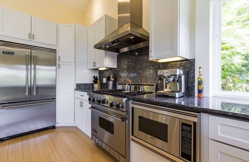 Jenner House | Special 3 nts for 1,000 or 7 nts and 7th nt free. For party’s of 2.