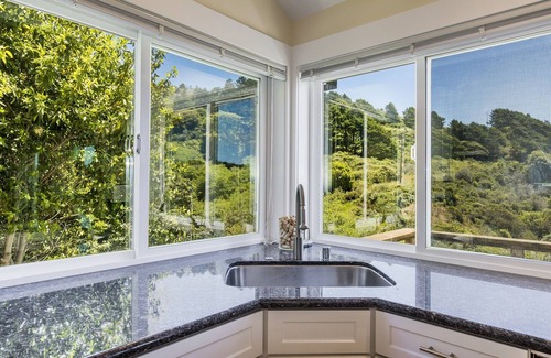 Jenner House | Special 3 nts for 1,000 or 7 nts and 7th nt free. For party’s of 2.