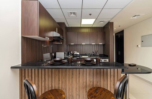 Dubai Sports City Apartment | Special August Rates - Elegant Studio - Golf Views