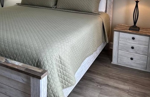Pigeon Forge Cottage | Special! Downtown Pigeon Forge 5 Miles 2 Dollywood