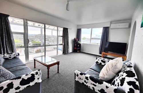 Johnsonville Apartment | special in winter from 138 for three bedrooms unit in Johnsonville Wellington
