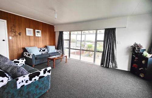 Johnsonville Apartment | special in winter from 138 for three bedrooms unit in Johnsonville Wellington