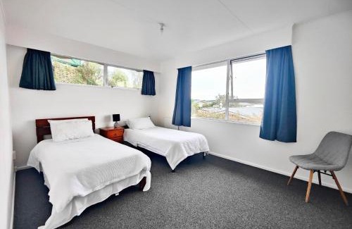 Johnsonville Apartment | special in winter from 138 for three bedrooms unit in Johnsonville Wellington