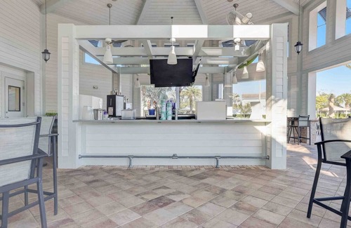 Kissimmee Apartment | Special Offer! Frozen Themed Condo on the top floor lake view close to Disney