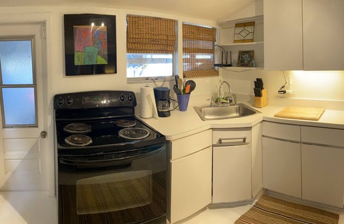 Northeast Coconut Grove Cottage | ❤SPECIAL PROMO❤ Gorgeous Zen Romantic Cottage in idyllic COCONUT GROVE Pets ok