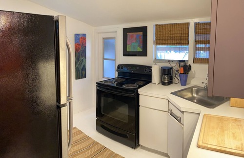 Northeast Coconut Grove Cottage | ❤SPECIAL PROMO❤ Gorgeous Zen Romantic Cottage in idyllic COCONUT GROVE Pets ok