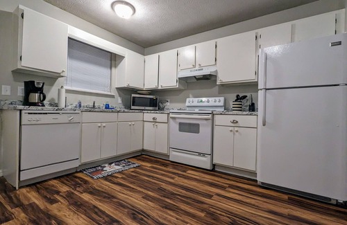 Calhoun House | Special rates thru Feb! 2BR Retreat