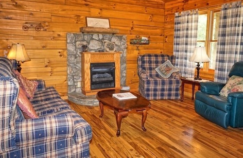 Cherokee Cabin | SPECIAL *Sept. 13th- Oct. 4th 20% off* This cabin is perfect for you!