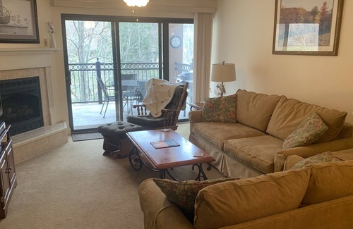 Gatlinburg Condo | Special! Winter rates! Creekside, large balcony and mountain view