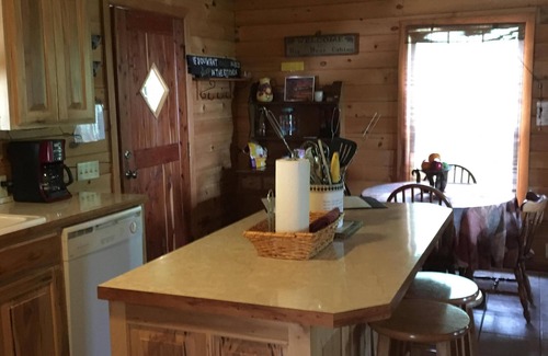 Jasper Cabin | Specials for early reservations. See description how to get the deals.