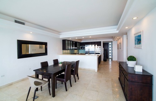 Simpson Bay Condo | *SPECIALS* SIMPSON BAY LUXURY BEACHFRONT CONDO