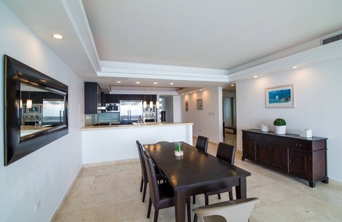 Simpson Bay Condo | *SPECIALS* SIMPSON BAY LUXURY BEACHFRONT CONDO
