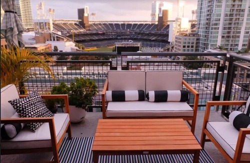 East Village Apartment | Spectacular 1 bedroom Loft, w/Amazing Views!