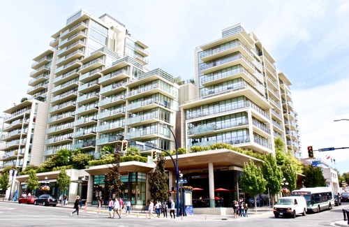 Downtown Victoria Condo | Spectacular 10th-Floor Views, One Block to the Inner Harbour