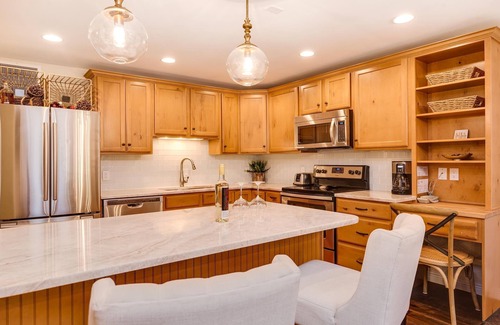 Peak 9 Condo | Spectacular 2 Bed/3 Bath mountain getaway, rustic chic decor, 100 yrds to Peak 9