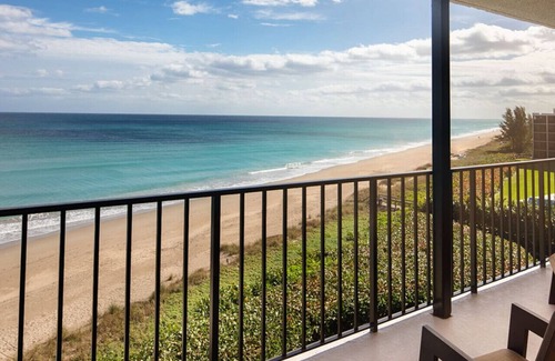 Hutchinson Island South Apartment | Spectacular 2BD vacation condo in pristine Treasure cove resort amenities, pools, games, ping pong