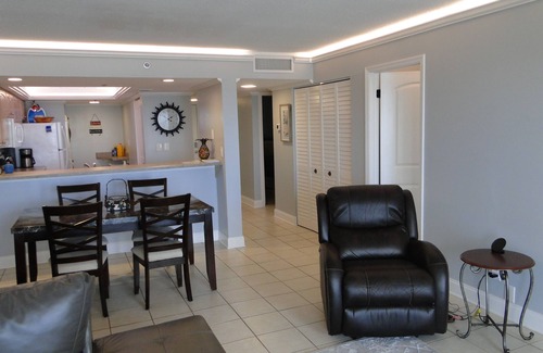 Redington Shores Condo | Spectacular 2BR Beachfront Condo in Redington Shores - Smoke-Free & Pet-Free