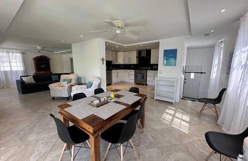 Valley Church House | Spectacular 4 bdr house with Pool & Garden