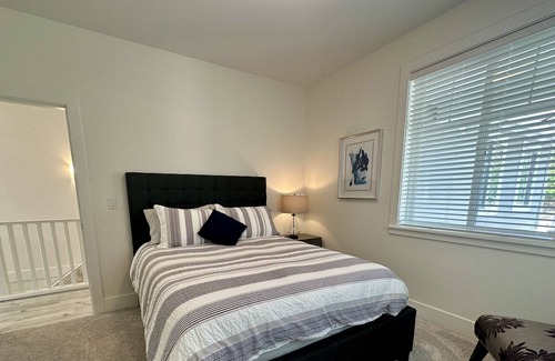 Okanagan-Similkameen House | Spectacular 5 bedroom LAKEFRONT Home in “The Cottages on Osoyoos Lake”