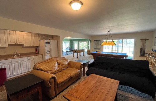 Henrico House | Spectacular 5 Bedroom Lake Gaston Home on Large Sheltered Cove