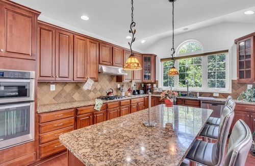 Aldie House | Spectacular 6-bedroom Spacious house with Theatre, Game Room, fitness