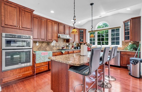 Aldie House | Spectacular 6-bedroom Spacious house with Theatre, Game Room, fitness