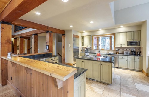 Mountain Village House | Spectacular 8-bedroom ski-in & ski-out luxury slope-side home