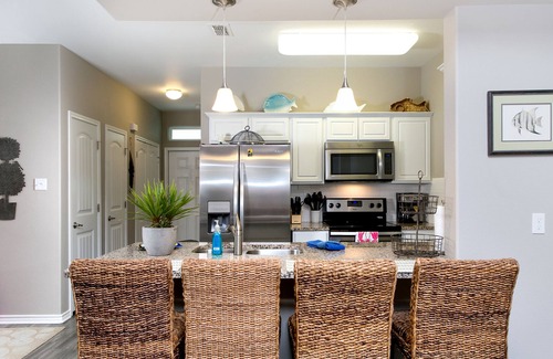 Corpus Christi House | Spectacular & Affordable Upscale 3 Bed TH, sleeps 8, Resort H/Pool, Specials