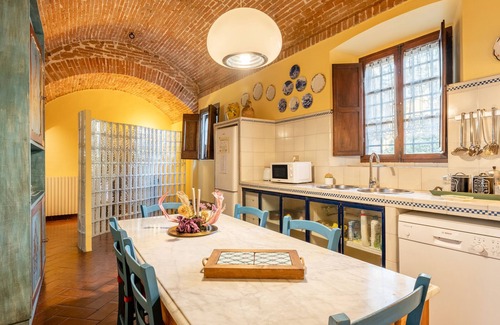 Vicopisano Apartment | Spectacular apartment in historic mansion from the 1400s