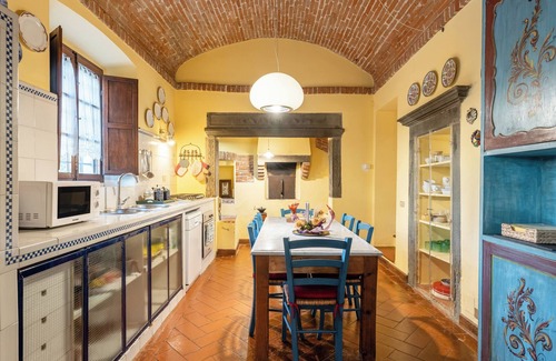 Vicopisano Apartment | Spectacular apartment in historic mansion from the 1400s
