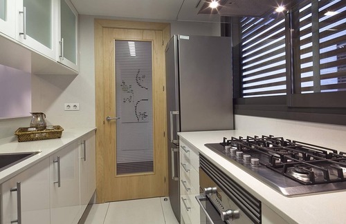 El Putget i Farro Apartment | SPECTACULAR APT. IN BARCELONA+SWIMMING POOL, zone ALTA 6 pers./apt.