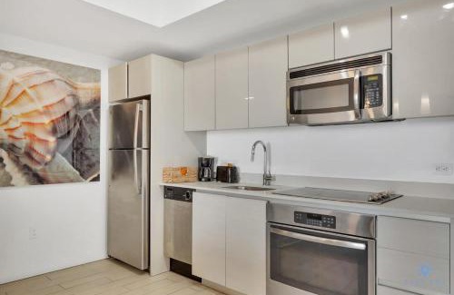 Hallandale Beach Apartment | Spectacular Balcony plus Near Beach, Gym, Pool