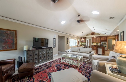 South Beach House | SPECTACULAR BEACH HOUSE, HEATED POOL, JACUZZI, CHEF'S KITCHEN.LUXURY & PRIVACY!